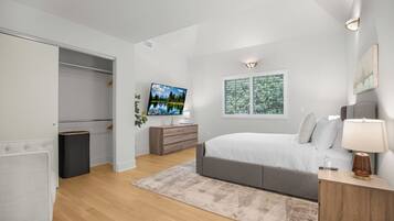 Luksushus, flere senger, adgang til basseng, bassengutsikt (Rising Glen) | 6 soverom, individuelt dekorert, individuelt innredet og skrivebord