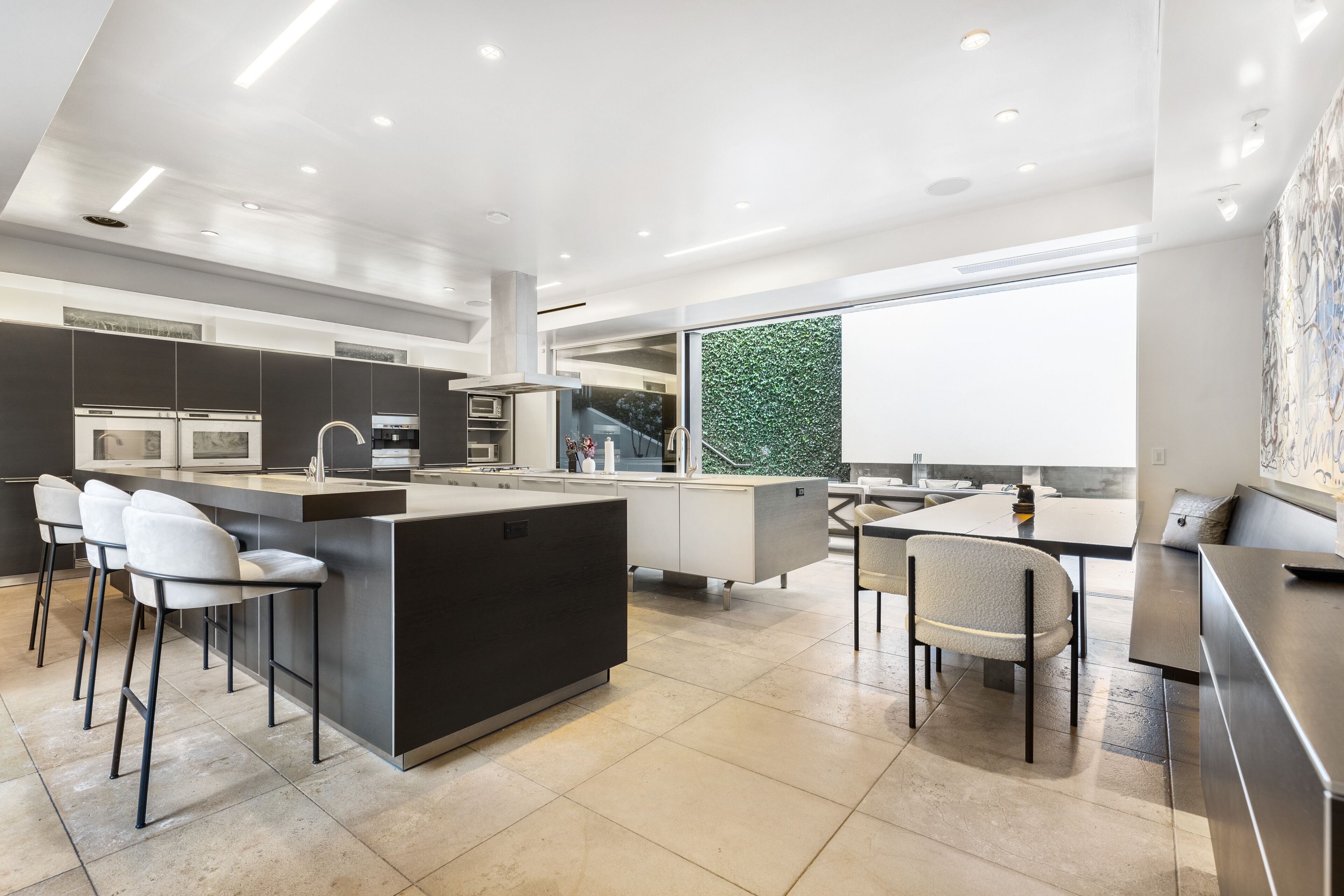 Casa Luxury, letti multipli, accesso alla piscina, vista piscina (Rising Glen) | Cucina privata | Frigorifero, microonde