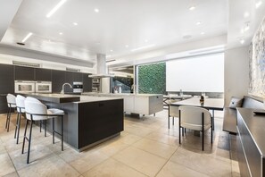 Luxury House, Multiple Beds, Pool Access, Pool View (Rising Glen) | Private kitchen - Rising Glen (West Hollywood)
