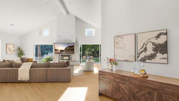 Luxury House, Multiple Beds, Pool Access, Pool View (Rising Glen) | Living area