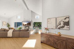 Living area - Rising Glen (West Hollywood)