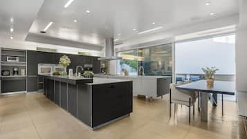 Luxury House, Multiple Beds, Pool Access, Pool View (Rising Glen) | Private kitchen