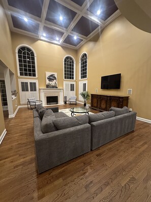 Smart-TV, Kamin, Videospiele