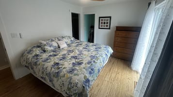 Deluxe Apartment | 2 bedrooms, laptop workspace, iron/ironing board, free WiFi