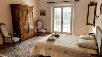 4 Schlafzimmer, Bügeleisen/Bügelbrett, kostenloses WLAN, Bettwäsche