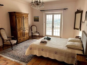 4 chambres, fer et planche à repasser, Wi-Fi gratuit, draps fournis