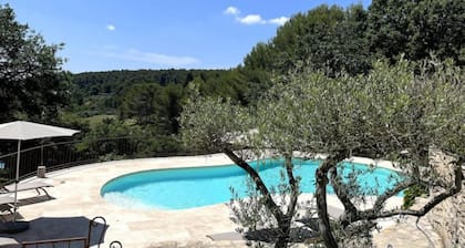 Logement entier : hĂ©bergement - Ăguilles, France