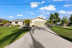 Exterior - Centrally Located, Waterfront, Modern Home with lots of amenities (Cape Coral)