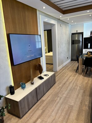 Appartement Confort | Coin séjour | Télévision à écran plat