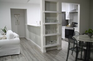 Interior - Cozy 2-bedroom Townhome with Fenced Back Yard, in Welcoming Austin (Austin)