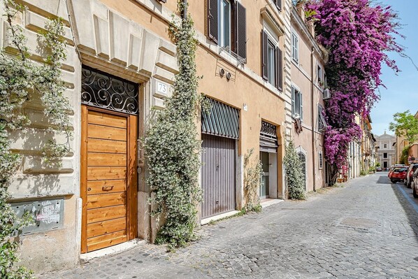 Exterior - Cozy Apartment (B4) -Up to 6 Pax - Wi-Fi / AC (Roma)