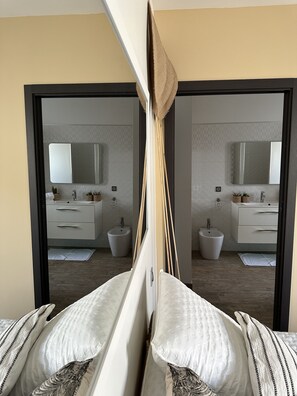 4 Schlafzimmer, Schreibtisch, kostenloses WLAN, Bettwäsche