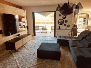 Smart-TV, Kamin, Computerbildschirme, Drucker