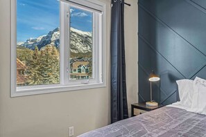 3 slaapkamers, een strijkplank/strijkijzer, wifi, beddengoed