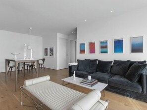 Smart TV, books - Luxury Downtown Reykjavik Condo w/ Views (Reykjavík)