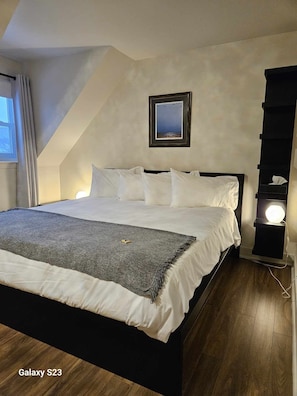 Comfort Triple Room | Hypo-allergenic bedding, laptop workspace, free WiFi - Gîte CoeurOrange (Baie-St-Paul)