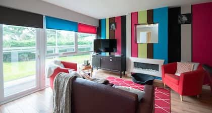 Two bedroom apartment with balcony dog friendly