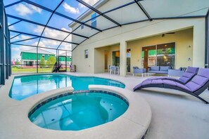 A heated pool - BIG OFFER BIG HOME : 12BR Home for 31 w/Pool & Cinema Near Disney! (Kissimmee)