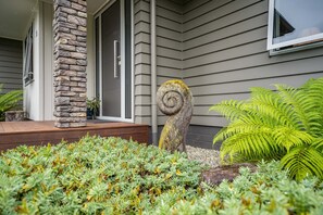 Exterior detail - Bach 32 - Taupo Holiday Home (Taupo)