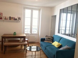 Living area - Appartement Cosy Proche Canal Saint Martin et Montmartre (Paris)