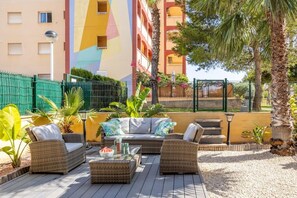 Property grounds - Mooi Ruim Appartement met Privé Tuin en Eigen Privé Parkeerplaats in Torrevieja (Torrevieja)