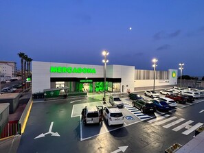 Property grounds - Mooi Ruim Appartement met Privé Tuin en Eigen Privé Parkeerplaats in Torrevieja (Torrevieja)