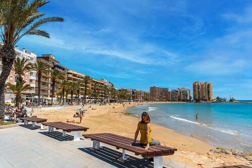 Mooi Ruim Appartement met Privé Tuin en Eigen Privé Parkeerplaats in Torrevieja