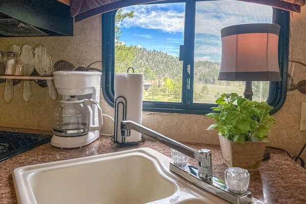 Interior - The Aspen Glen - Memories are made here! (Lake George)