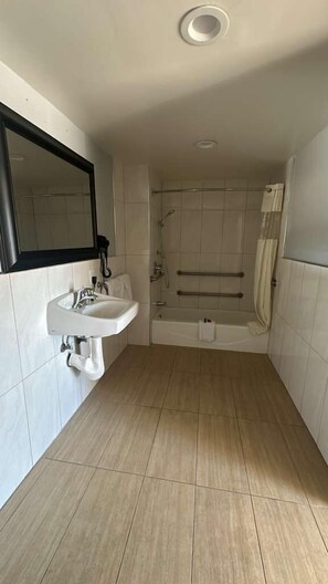 Deluxe Room, 1 Katil Kelamin (Double) | Bilik Mandi | Tuala disediakan