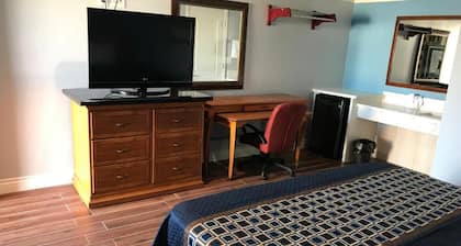 Driftwood Motel