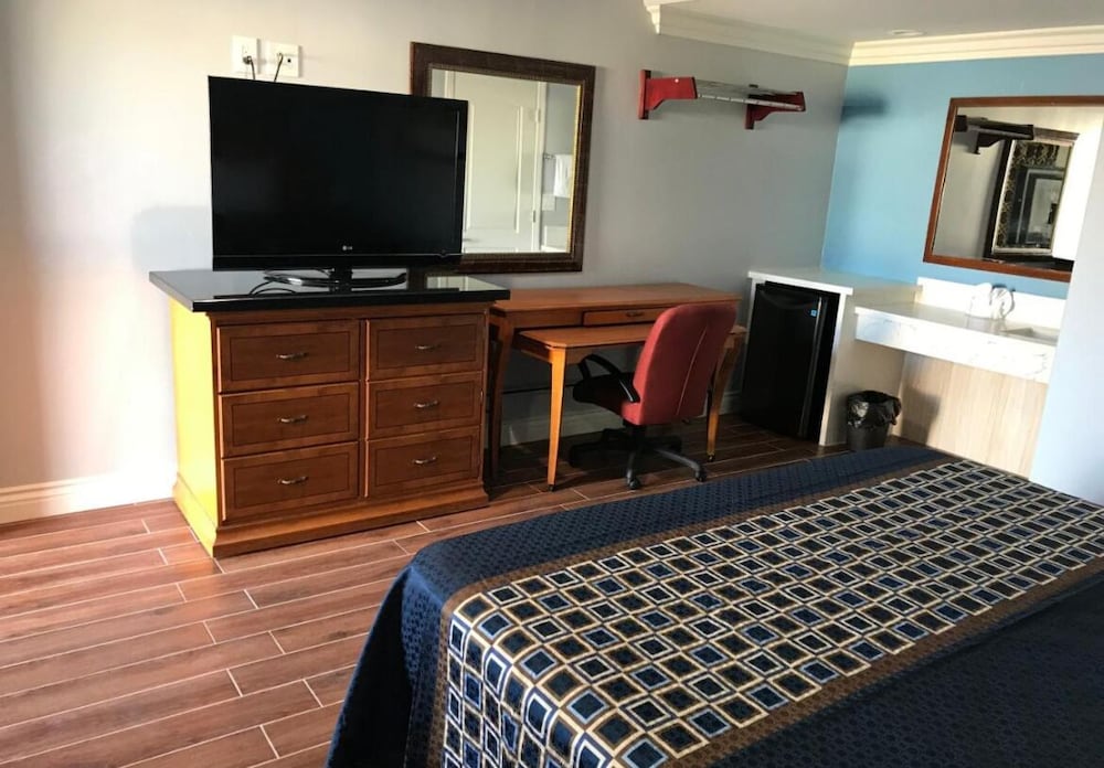 Driftwood Motel by null