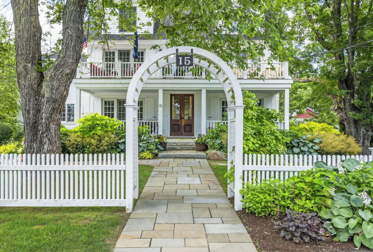 "Crow's Nest" cozy bungalow