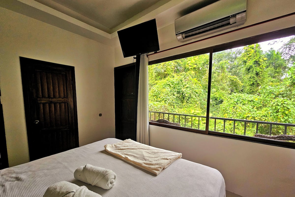 1 bedroom, premium bedding, down duvets, individually decorated