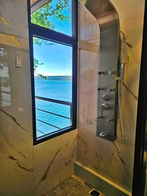 Estudi en suite exclusiu | Bany | Tovalloles, sabó, xampú i paper higiènic 