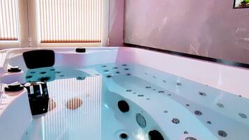 Sauna, bain Ă remous, hammam