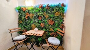 Design Apartment, Ensuite (Kosy Beach ) | Dining