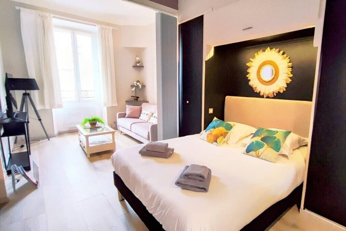 Design Apartment, Ensuite (Kosy City ) | 2 bedrooms, blackout curtains, soundproofing, iron/ironing board