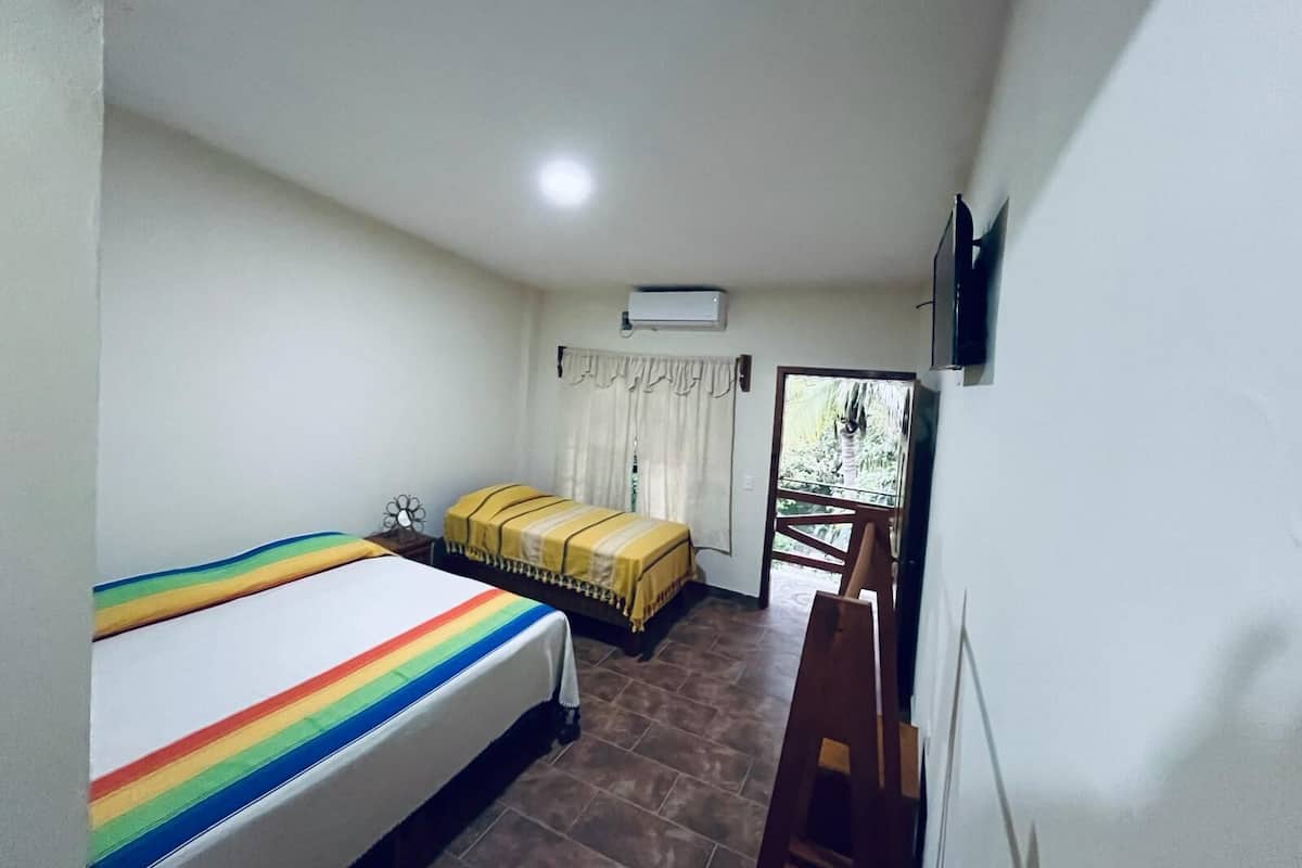 Comfort Room, Multiple Beds, Mountain View, Corner | 1 bedroom, hypo-allergenic bedding, down duvets, Tempur-Pedic beds