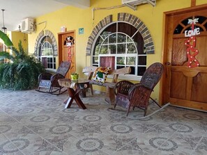 Family Room | Terrace/patio