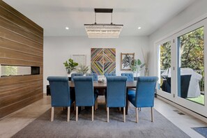 Dining - Wicker Park 4bd/3ba, Steps from CTA, Parking Incl by AllSet Turnover (Chicago)