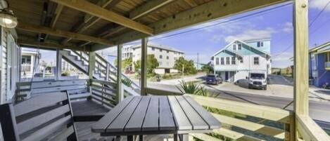 تناول الطعام بالخارج