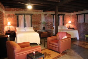 キャビン ダブルベッド 2 台 マウンテンビュー | 客室ごとに異なる装飾、客室ごとに異なるインテリア、アイロン / アイロン台、WiFi (無料)