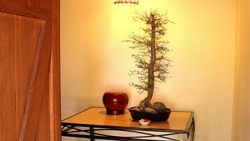 Cabaña, 2 camas matrimoniales, vista a la montaña | Decoración personalizada y muebles diferentes