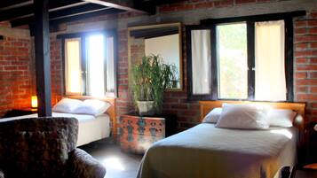 Cabaña, 2 camas matrimoniales, vista a la montaña | Decoración personalizada y muebles diferentes