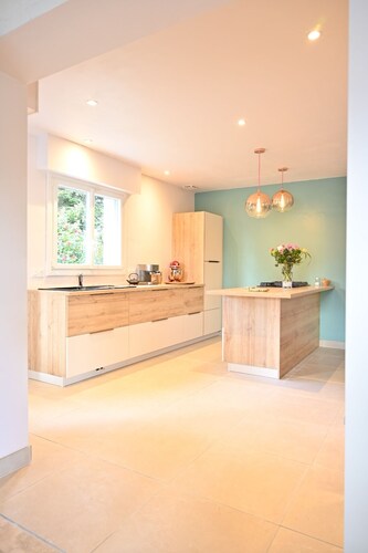 Close to the city centre. Private top floor surrounded by a spacious garden