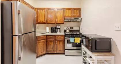 2BD 1.5BA in Bedstuy, 55in tv coupled with a king and queen sized beds!