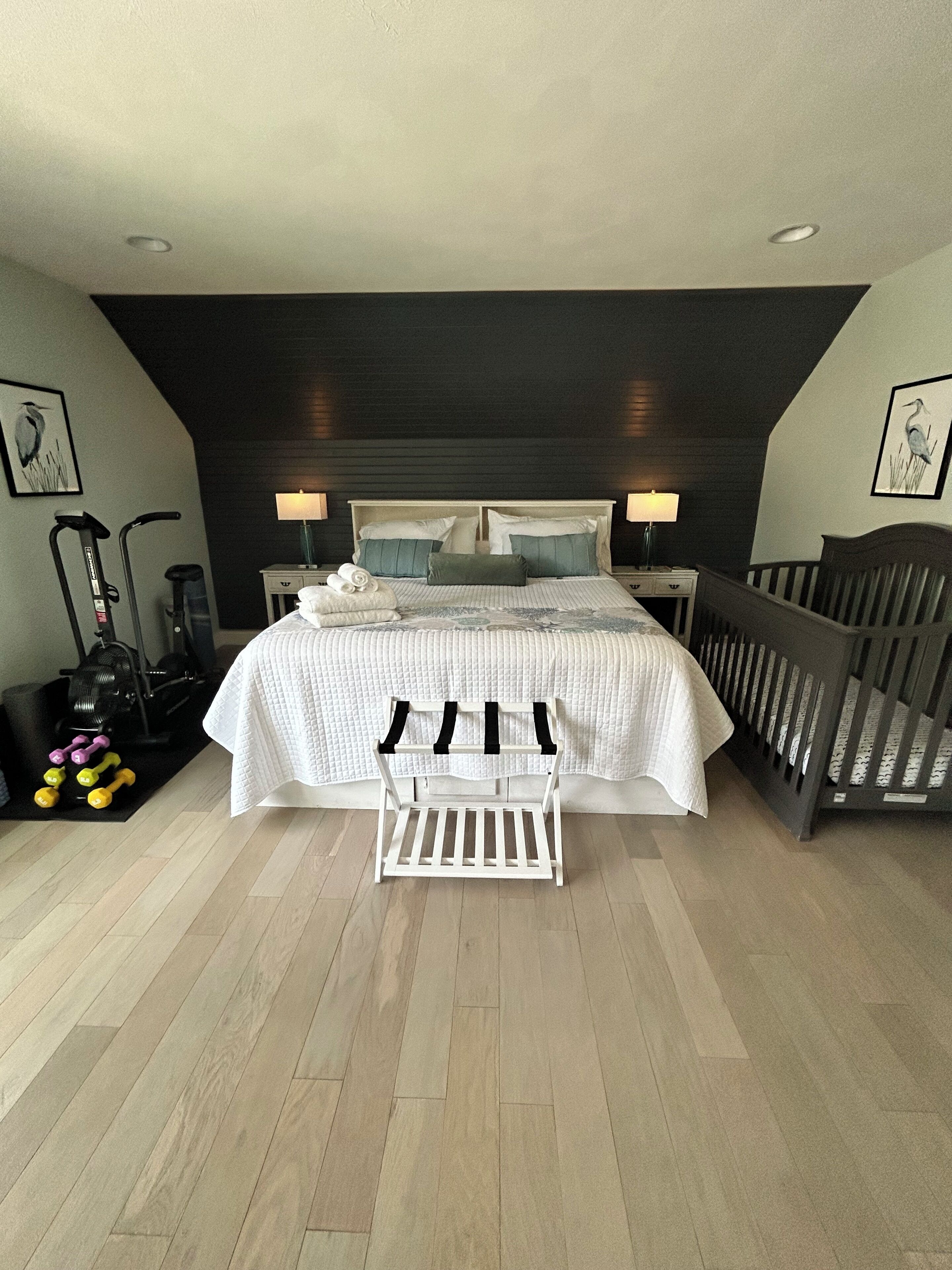2 Schlafzimmer, Schreibtisch, Bügeleisen/Bügelbrett, WLAN