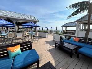 Outdoor dining - The Main Residence Beach Escape-3 Beds 2BR, Patio, Walk to Ocean (Salisbury)