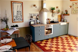 Fridge, microwave, oven, stovetop - Retro style seaside house, La Torche surf spots, Pors Carn, pets allowed (Penmarc'h)