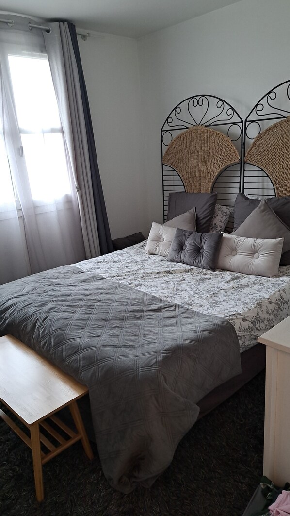 1 chambre, fer et planche à repasser, Wi-Fi, draps fournis